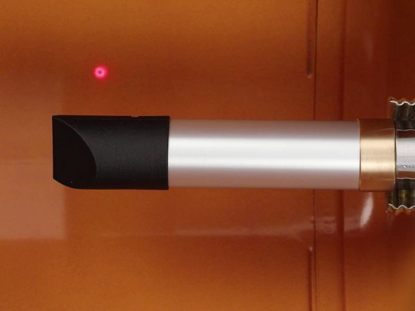 PaintChecker Industrial Tube misst Schichtdicke im Inneren einer Sprühflasche