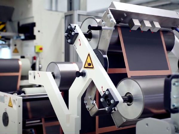 Drei PaintChecker Industrial Cubes messen Dicke der Batterieelektroden-Beschichtung